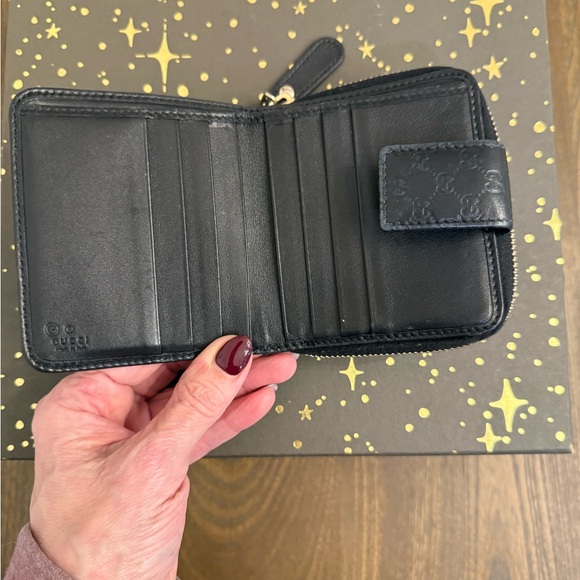 💼 Authentic Gucci Embossed Leather Zip-Around Wallet with Box & Dust Bag - Picture 7 of 10